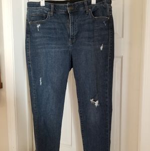 Distressed skinny jeans